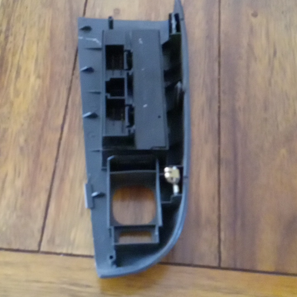Car window/door switch - Picture 2 of 4